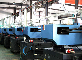 Injection-molding workshop pictured on the CZT manufacturing page