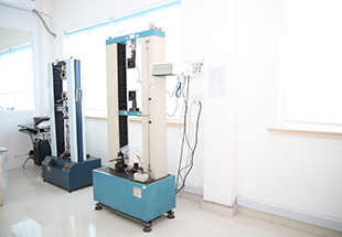 Tensile test machine pictured in CZT's official technical-development gallery