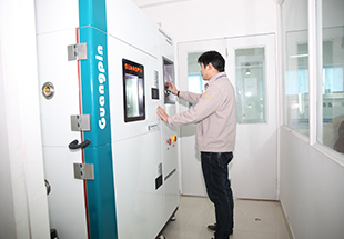 Thermal-shock test equipment pictured on the CZT website