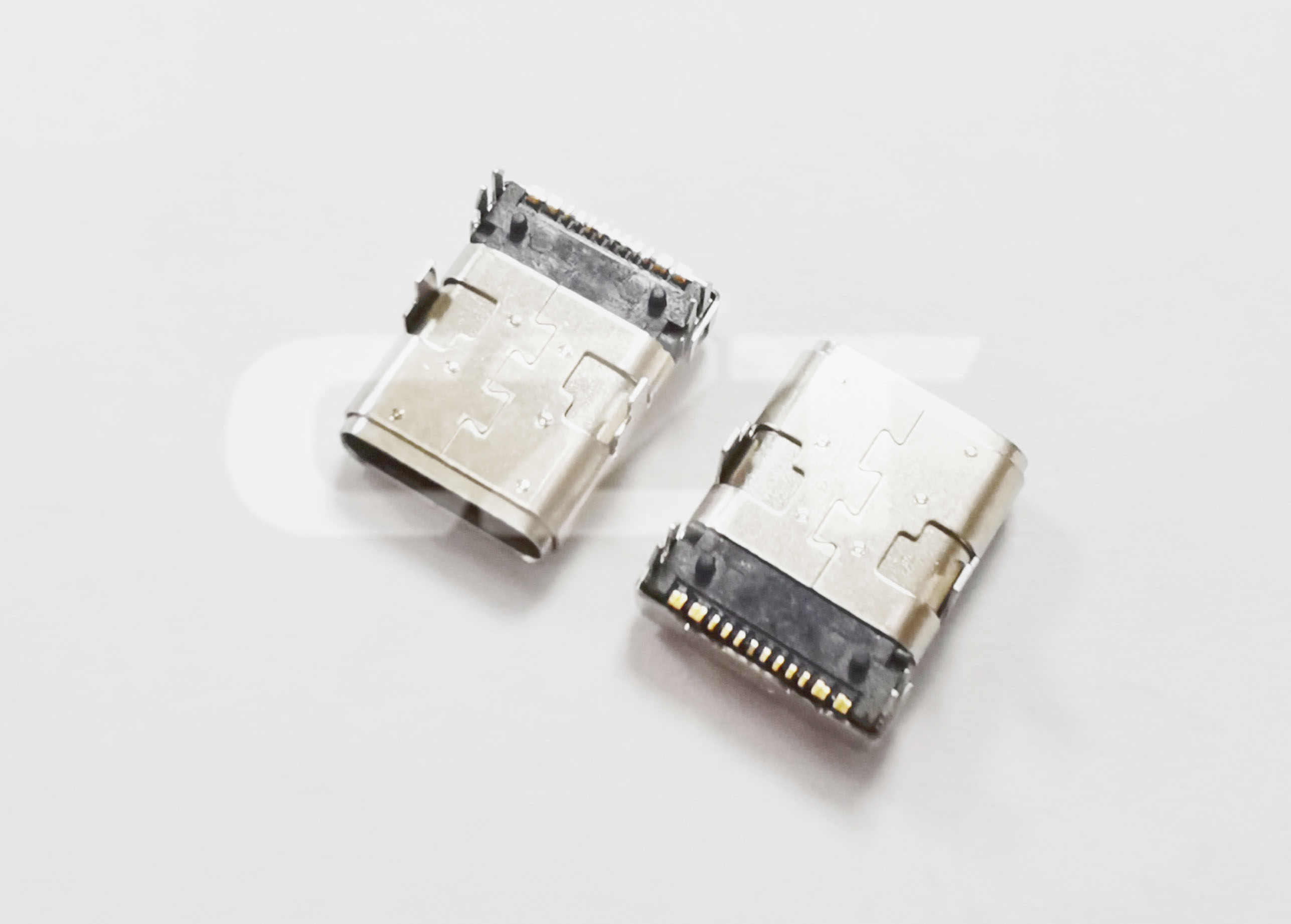 CZT 10317016C001 receptacle example shows a distinct catalog construction; compare controlled drawings rather than approving replacement from appearance or pin count