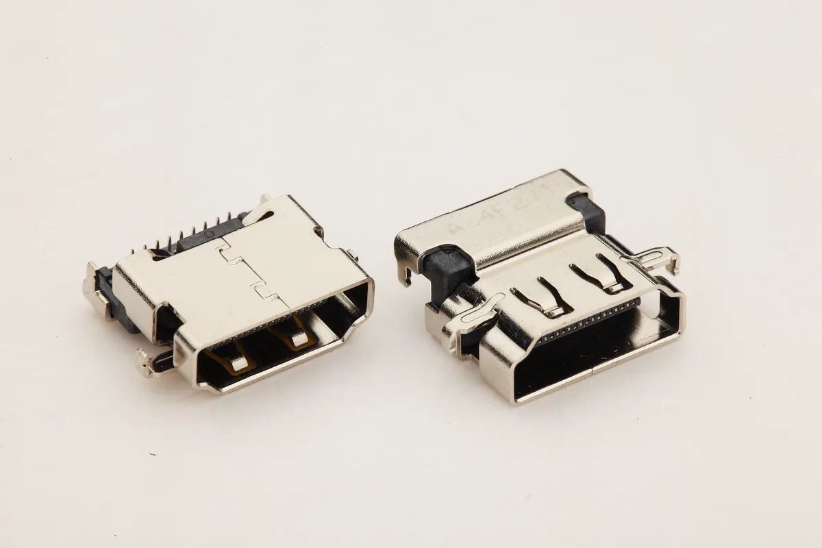 HDMI 2.1 cable with 48Gbps bandwidth rating label